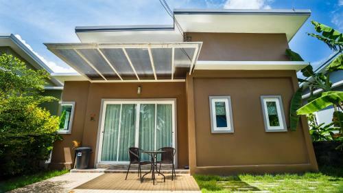 Hostal Bangtao Local House Rental