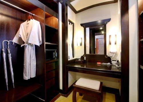 Hotel The Village Resort & Spa
