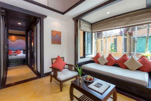 Hotel The Village Resort & Spa
