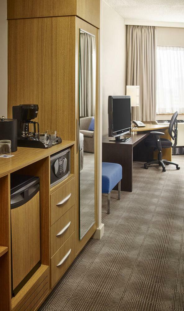 Novotel Toronto Mississauga Centre Hotel