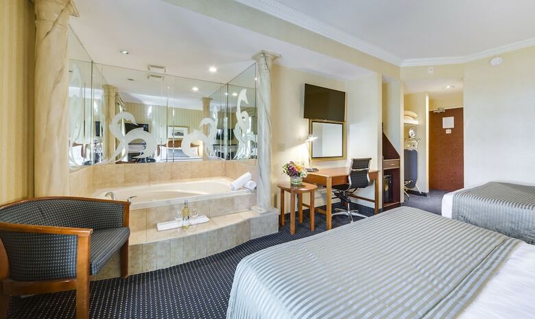 Hotel Monte Carlo Inns Toronto West Suites