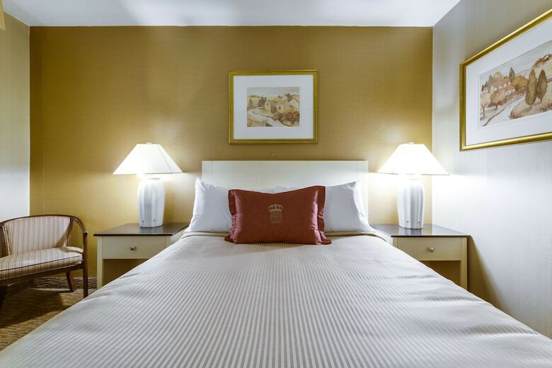 Hotel Monte Carlo Inns Toronto West Suites