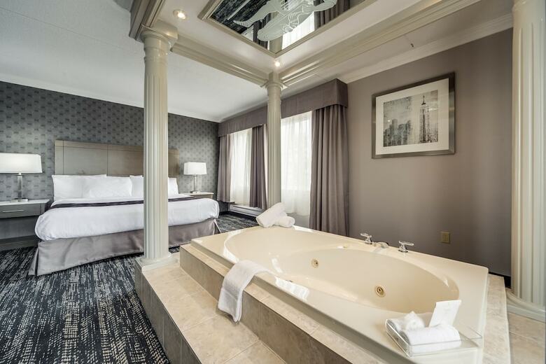 Hotel Monte Carlo Inns - Brampton Suites