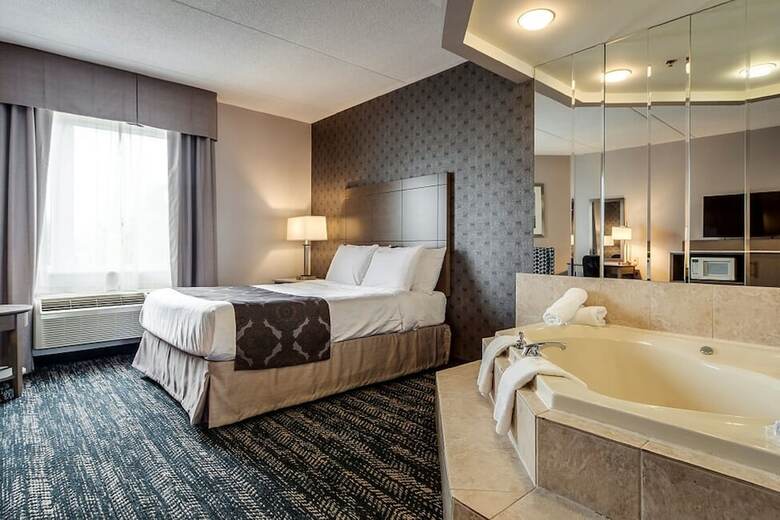 Hotel Monte Carlo Inns - Brampton Suites
