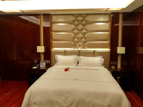 Shenzhen Longgang Jun Yi Hotel, Coco Park Shopping Mall