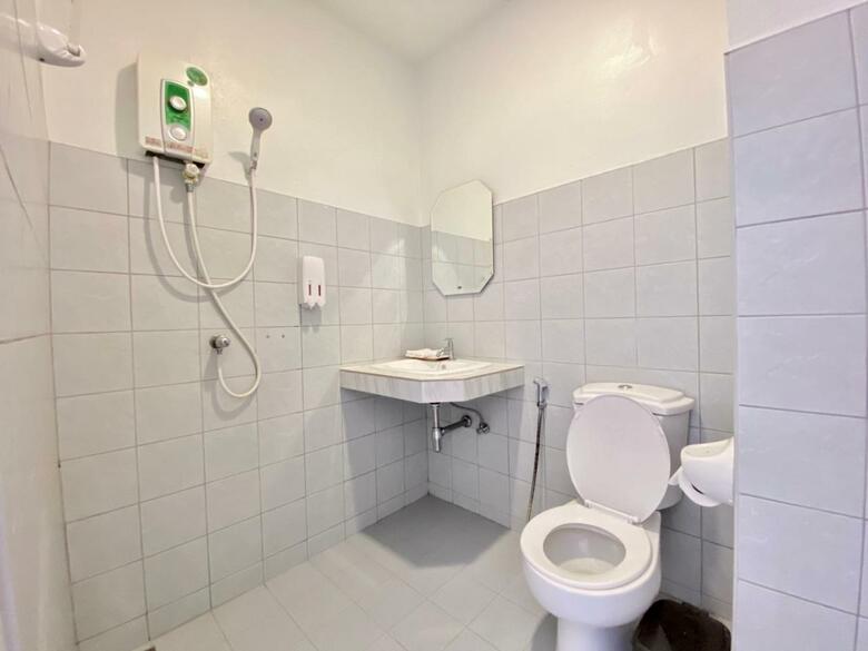 Hostal Pensiri House