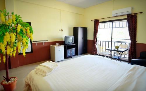 Hostal The Famous House - Jomtien