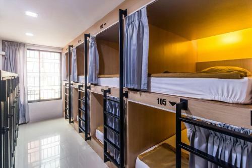 Hotel 18 Coins Hostel And Restaurant