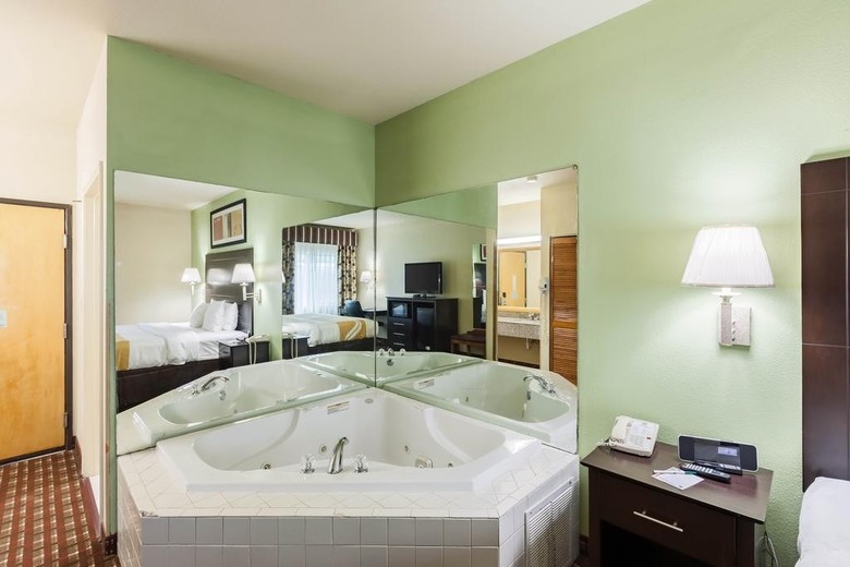Hotel Quality Inn Near Seaworld