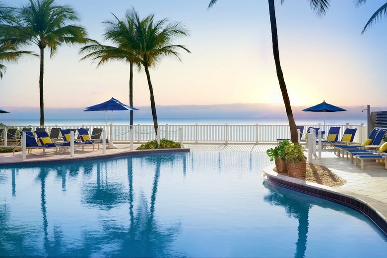 Hotel Pelican Grand Beach Resort