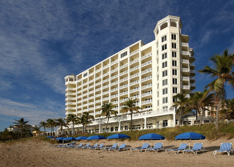 Hotel Pelican Grand Beach Resort