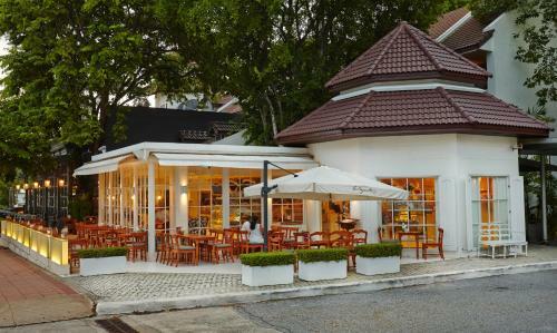 Hotel Woodlands Suites Serviced Residences