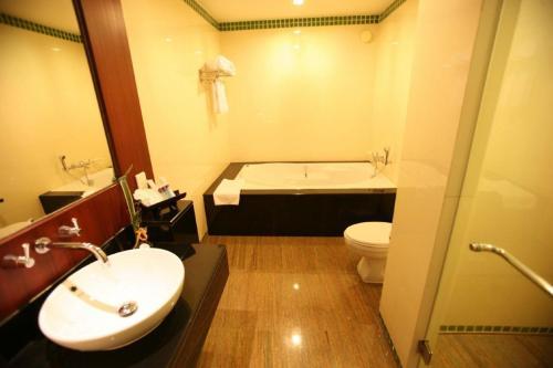 Hotel Grand Pacific Sovereign Resort & Spa