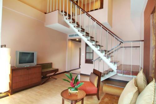 Hotel Grand Pacific Sovereign Resort & Spa