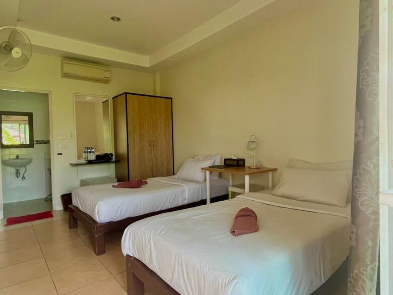 Hostal Baanbaramee Guesthouse