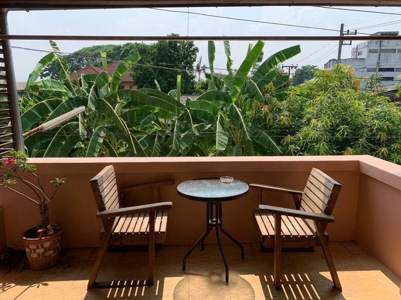 Hostal Baanbaramee Guesthouse