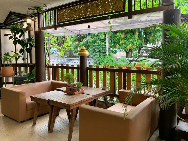 Hostal Baanbaramee Guesthouse