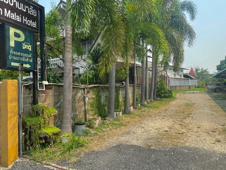 Hostal Baanbaramee Guesthouse