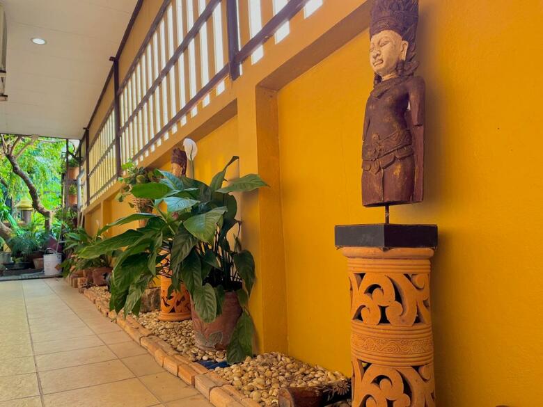 Hostal Baanbaramee Guesthouse