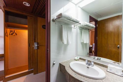V.l. Hatyai Hotel