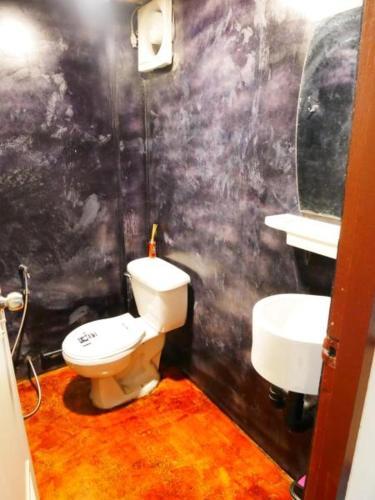 Hostal All In 1 Guesthouse