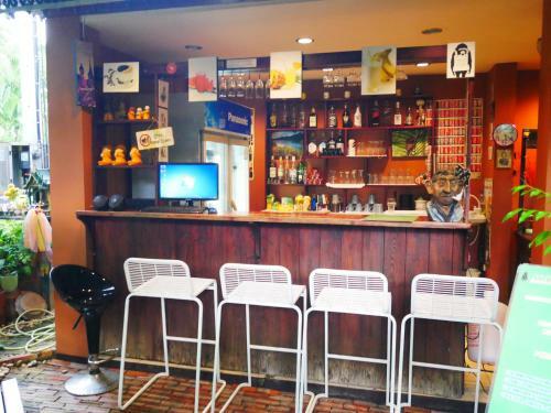Hostal All In 1 Guesthouse