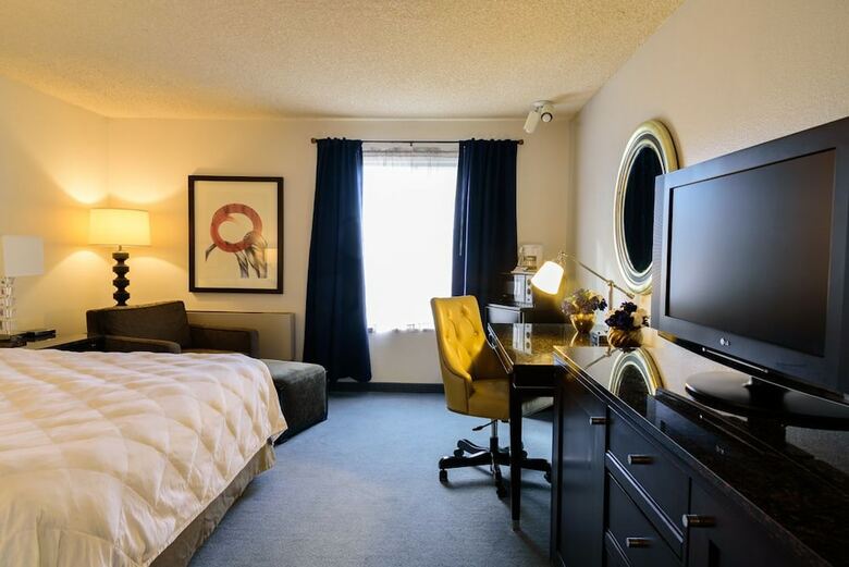 Hotel Heritage Inn Suites