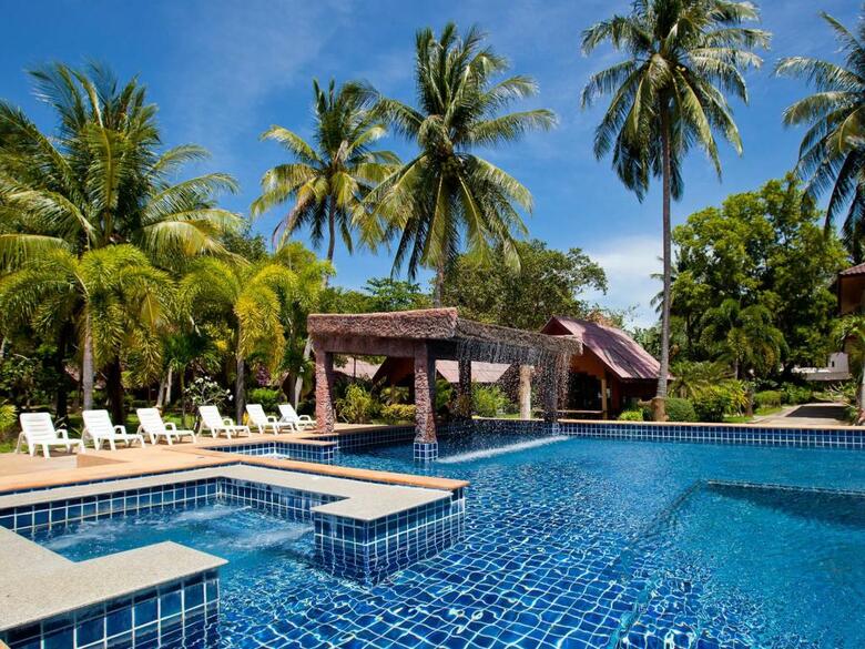 Hotel Kaw Kwang Beach Resort