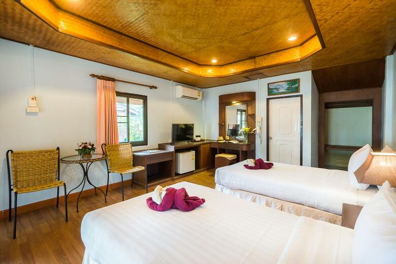 Hotel Kaw Kwang Beach Resort