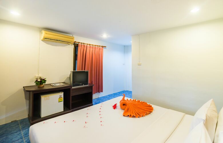 Hotel Kaw Kwang Beach Resort