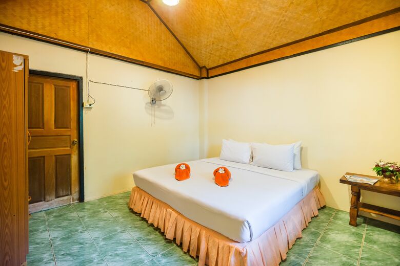 Hotel Kaw Kwang Beach Resort
