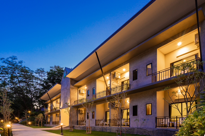Hotel Kaw Kwang Beach Resort