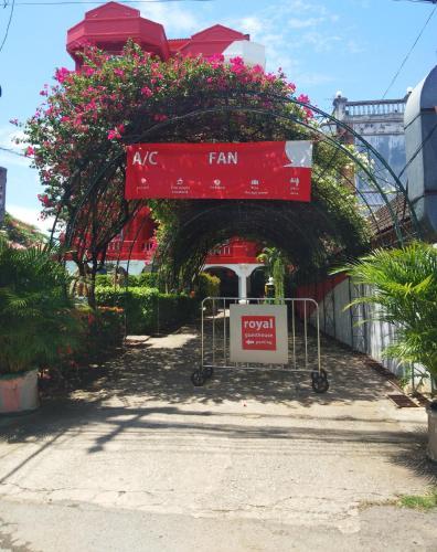 Hostal The Royal Guest House