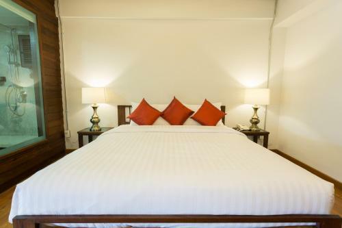Hotel Night Bazaar Inn