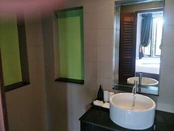 Hotel Lanta Intanin Resort