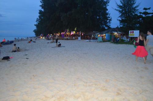 Lodge Baan Long Beach