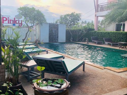 Pinky Bungalow