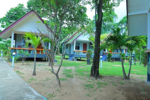 Lanta Palm Beach Resort