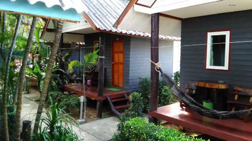 Hotel Lanta New Coconut Bungalow