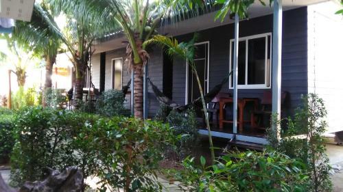 Hotel Lanta New Coconut Bungalow