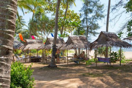 Hotel Lanta Coral Beach Resort