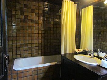 Hotel Tri Yaan Ros Colonial House