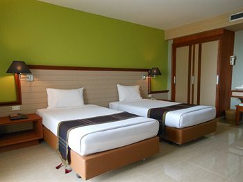 Long Beach Cha Am Hotel