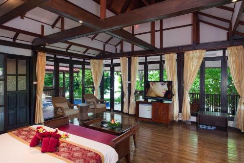 Hotel Phi Phi Natural Resort
