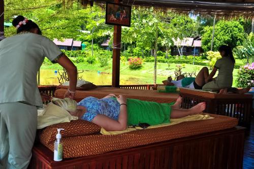 Hotel Phi Phi Natural Resort