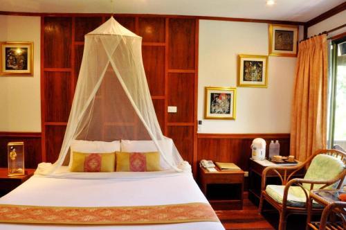 Hotel Phi Phi Natural Resort