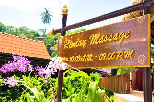 Hotel Phi Phi Natural Resort