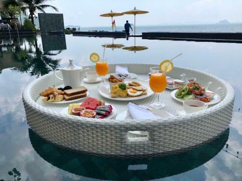 Hotel The Nchantra Pool Suite Phuket