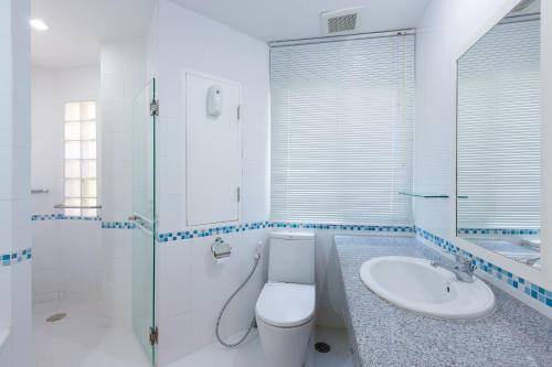 Apartamentos Baan Poolom Beachfront Condominium
