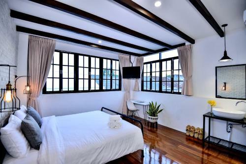 Hostal The Rommanee Classic Guesthouse